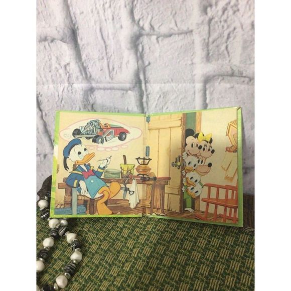 1979 Walt Disney’s Donald Duck and the Super Sticky Secret Collectible Book - Picture 5 of 11